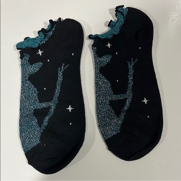 Wicked Bundle: Novel by Gregory Maguire, and socks! - Picture 7 of 7